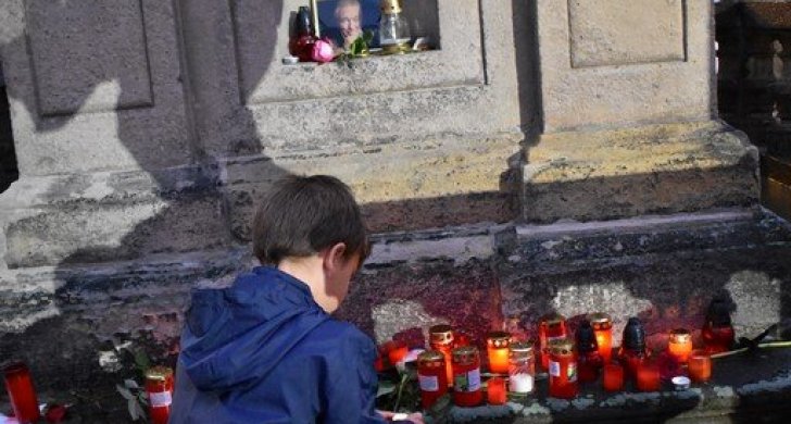 pieta za karla gotta (3).jpg